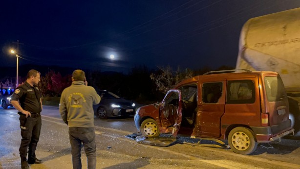 Foto - İşçi servisi kaza yaptı: Yaralılar var