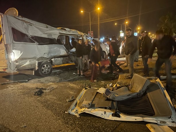 Foto - İşçi taşıyan servis minibüsleri kaza yaptı, 11 kişi yaralandı