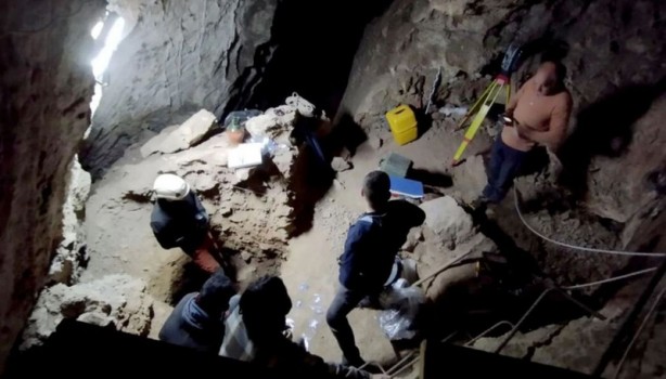 Foto - İşçiler 4000 yıllık mağaraya önce kendileri girdi... Aşağıda karşılaştıkları manzara sonrası şok oldular! Tam 7 bin tane çıkarıldı