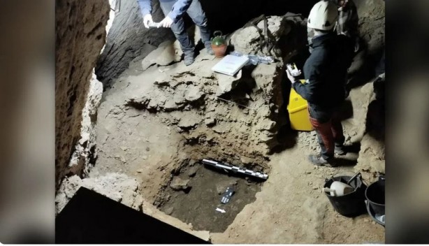 Foto - İşçiler 4000 yıllık mağaraya önce kendileri girdi... Aşağıda karşılaştıkları manzara sonrası şok oldular! Tam 7 bin tane çıkarıldı