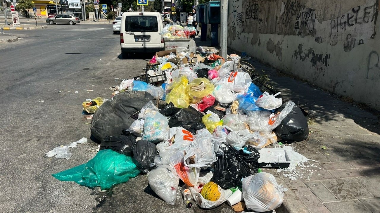 Foto - İşçiler CHP belediyesini bastı! Buca Belediyesi'nde maaş skandalı