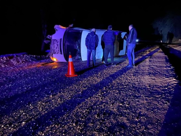 Foto - İşçileri taşıyan minibüs devrildi: 13 yaralı