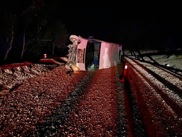Foto - İşçileri taşıyan minibüs devrildi: 13 yaralı