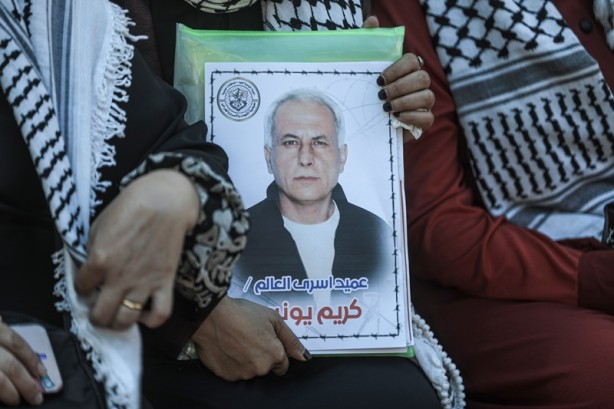 İşgalci İsrail hapishanelerinde açlık grevi yapan Filistinlilere destek!