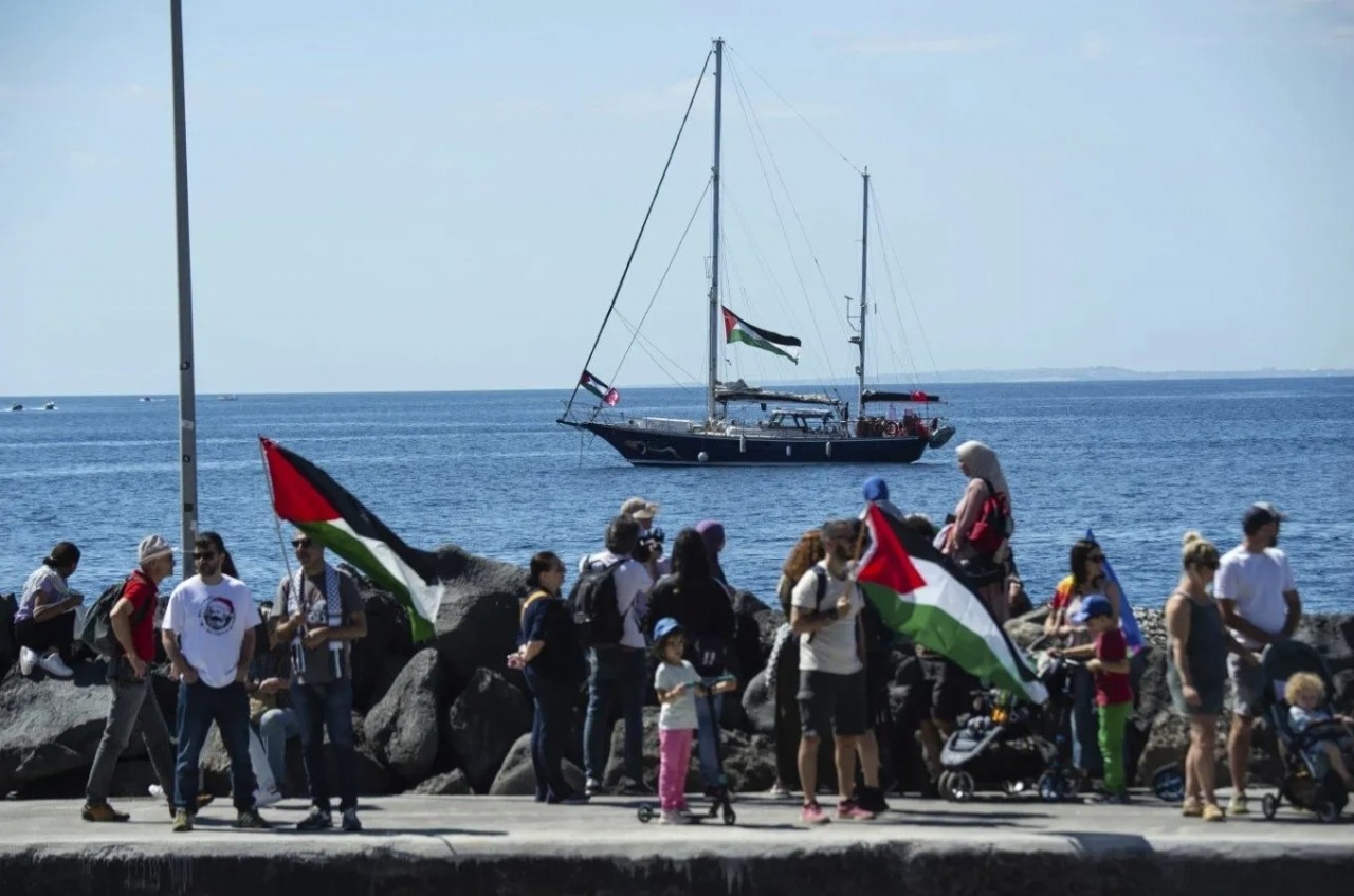 Foto - İşgalci İsrail insani yardım gemisine saldırdı! Greta dahil 12 aktivisti kaçırdılar