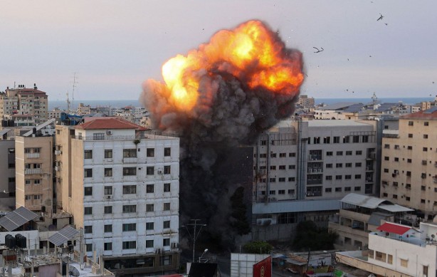 Foto - İşgalci İsrail'in kanlı namlusu başka ülkeye çevrildi!