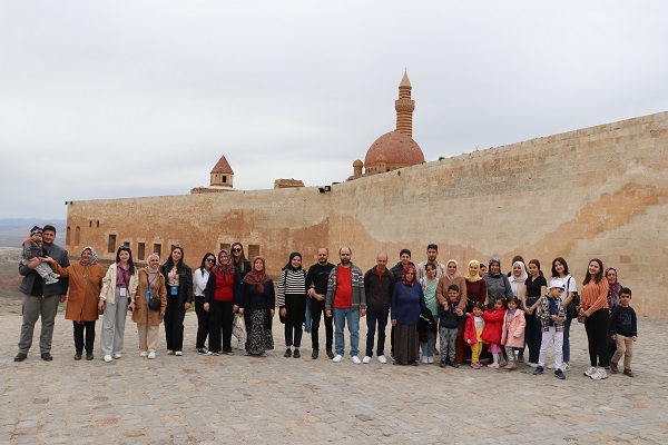 Foto - İshak Paşa Sarayı'nı gezip moral buldular