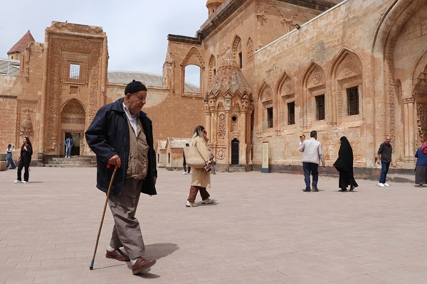 Foto - İshak Paşa Sarayı'nı gezip moral buldular