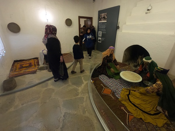 Foto - İshak Paşa Sarayı'nı gezip moral buldular