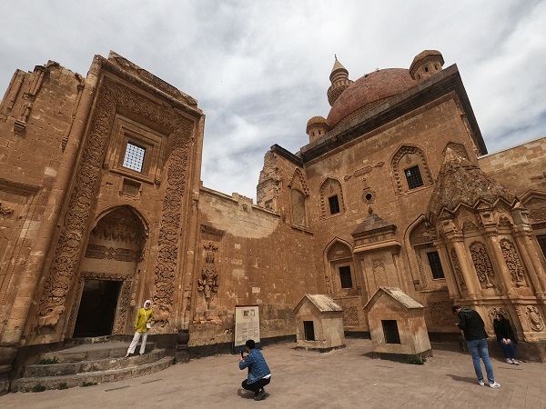 Foto - İshak Paşa Sarayı'nı gezip moral buldular