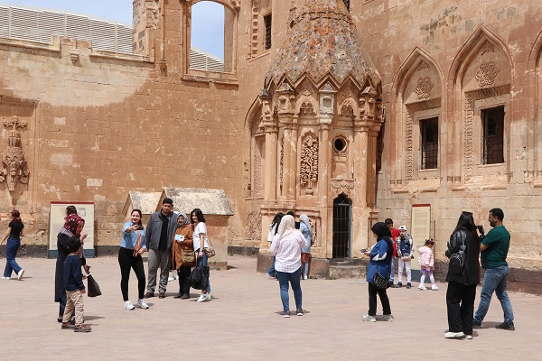 Foto - İshak Paşa Sarayı'nı gezip moral buldular