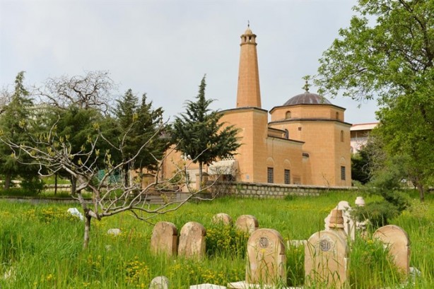 Foto - Işığın düştüğü türbe