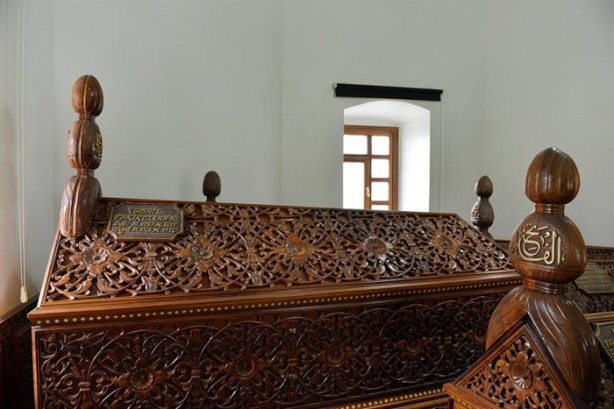 Foto - Işığın düştüğü türbe