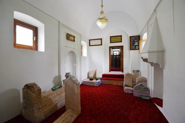 Foto - Işığın düştüğü türbe