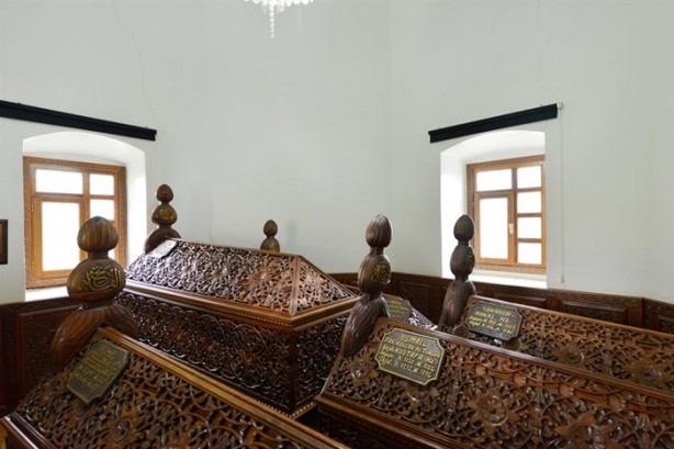 Foto - Işığın düştüğü türbe