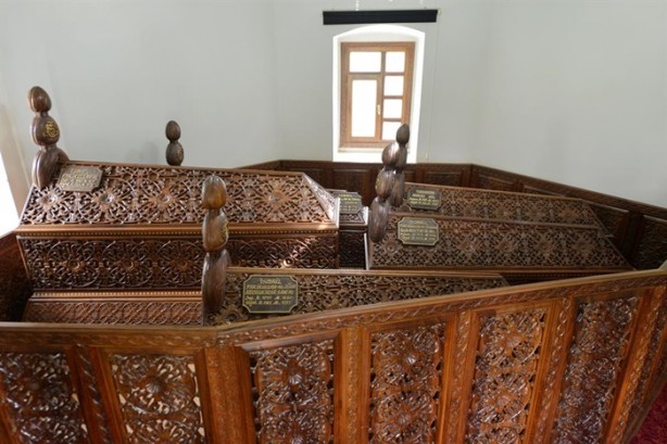 Işığın düştüğü türbe