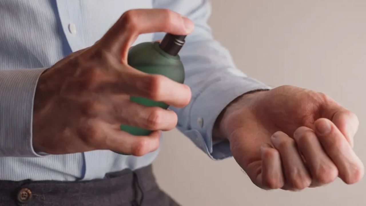 Meğer bu kadar kolaymış: İşte parfümün kalıcı hale getirmenin yolu!