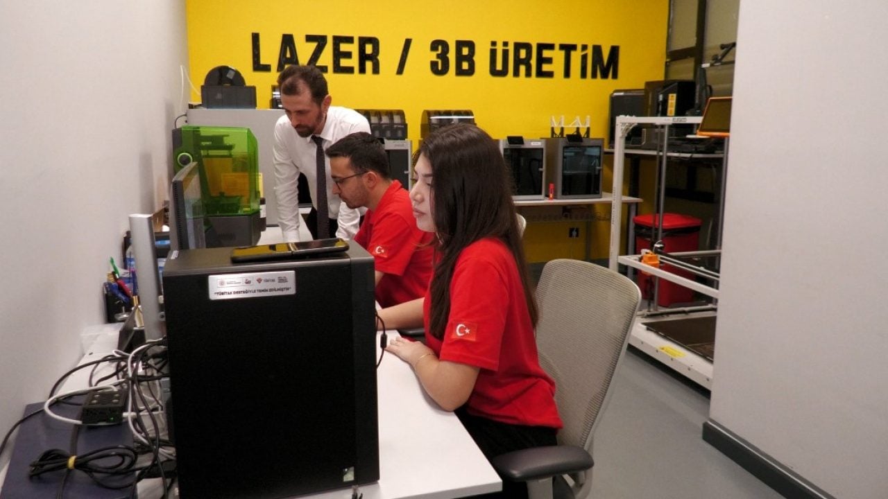 Foto - İşitme engelli sürücüler için yapay zeka destekli cihaz yaptılar! Recep Tayyip Erdoğan Üniversitesi öğrencileri birinci oldu