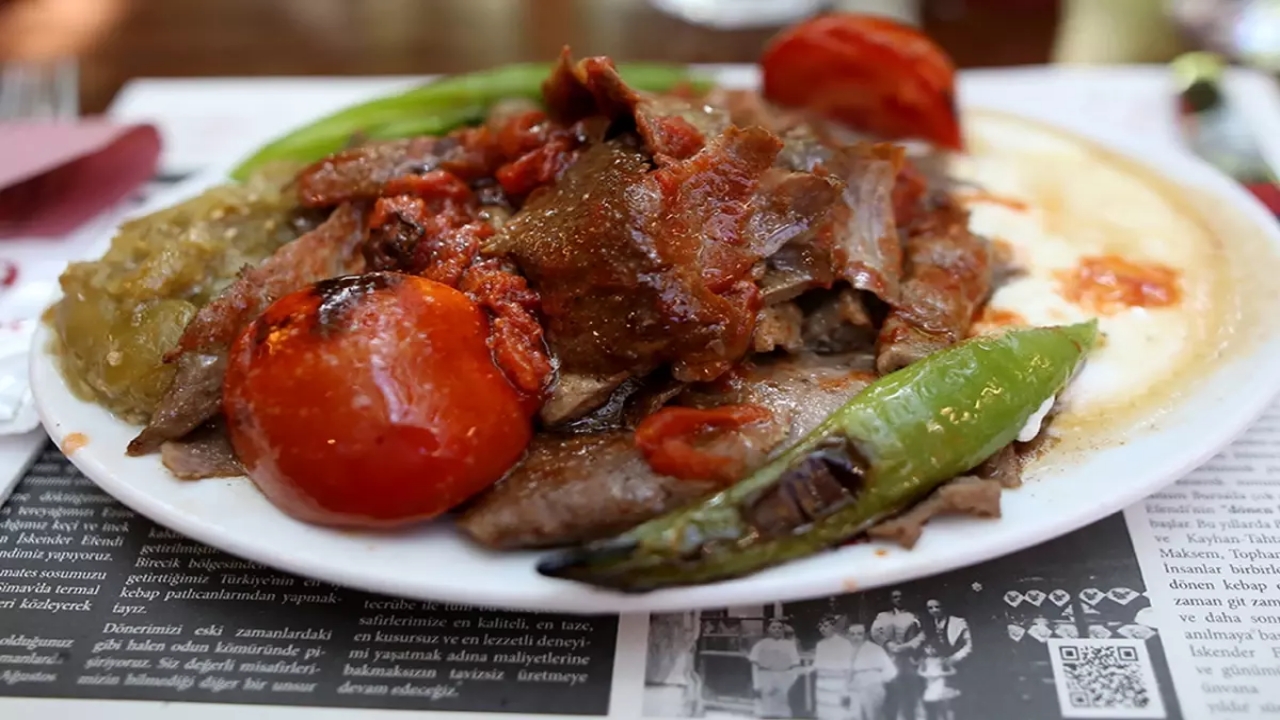 Foto - İskenderi 2 bin TL’ye iteleyen restoranda tepki çeken uygulama! Çay ikramı için bakın ne şartları var