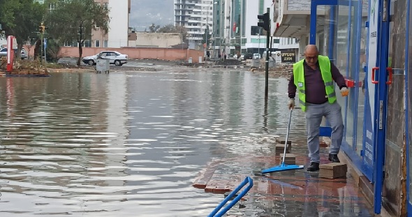 Foto - İskenderun Sahili'nde su çekiliyor