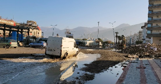 Foto - İskenderun Sahili'nde su çekiliyor