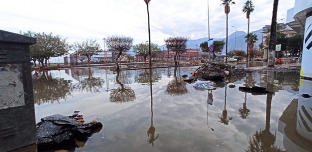Foto - İskenderun Sahili'nde su çekiliyor