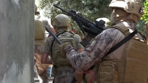 Foto - İskenderun’da evin her köşesine uyuşturucu zulalayan şahıslar polisten kaçamadı