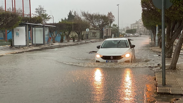 Foto - İskenderun’u bu kez sağanak vurdu