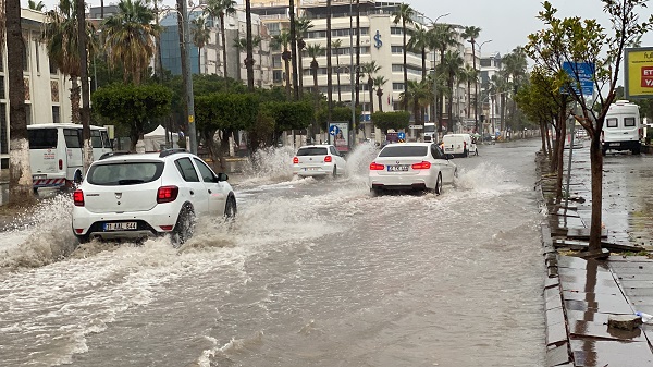 Foto - İskenderun’u bu kez sağanak vurdu