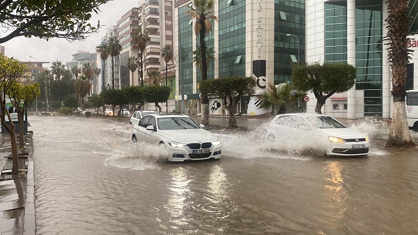 Foto - İskenderun’u bu kez sağanak vurdu