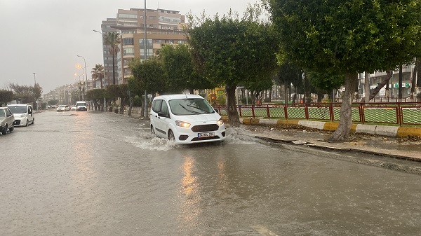 Foto - İskenderun’u bu kez sağanak vurdu