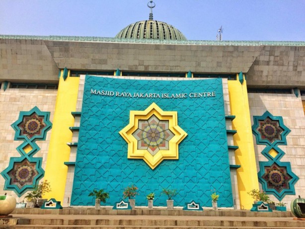 "İslam Merkezi Ulu Camii" kubbesi yandıktan sonra çöktü!