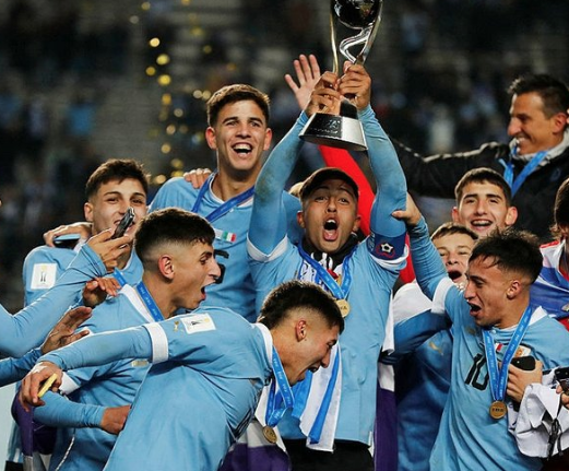 Foto - İsmail Kartal onay verdi! Fenerbahçe'ye yıldız orta saha geliyor