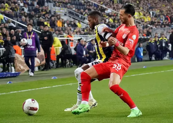 Foto - İsmail Kartal şaşırtmaya devam ediyor! Mert Hakan işleri karıştırdı! O mevkinin yeni sahipleri artık…