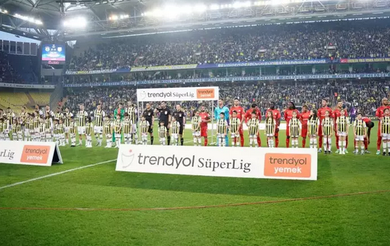 İsmail Kartal şaşırtmaya devam ediyor! Mert Hakan işleri karıştırdı! O mevkinin yeni sahipleri artık…