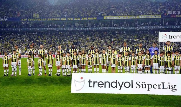 Foto - Fenerbahçe'de o oyuncuyla ilgili flaş gelişme! Oynaması yasaklandı