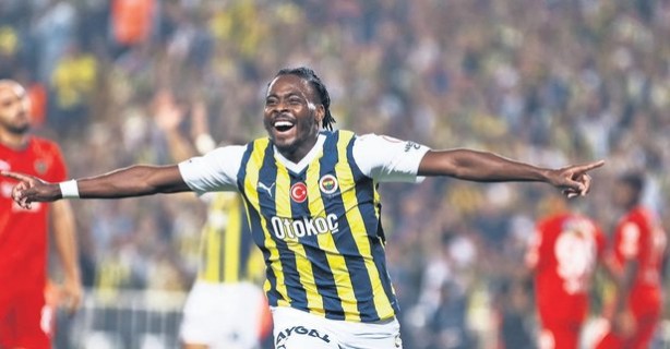 Foto - Fenerbahçe'de o oyuncuyla ilgili flaş gelişme! Oynaması yasaklandı