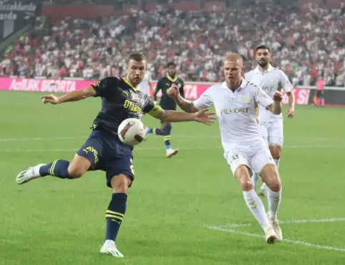 Foto - İsmail Kartal'ın başına belaydı, sonunda kurtuldu! Süper Lig takımı bedavaya aldı
