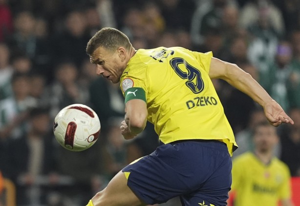 Foto - İsmail Kartal'la Tadic, Fred ve Dzeko birbirine girdi: Kapıları tekmeleyip çıldırdı!