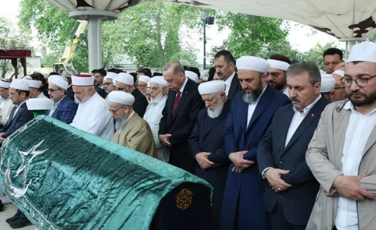 Foto - İsmailağa liderinin cenazesine katılan Ali Haydar Küpelioğlu Hoca, gördüğü manzara karşısında şok oldu: Bunu beklemiyorduk, şaştık kaldık