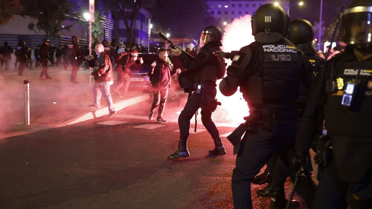 Foto - İspanya'da polisle göstericiler çatıştı! Tren faciası sonrası Madrid karıştı