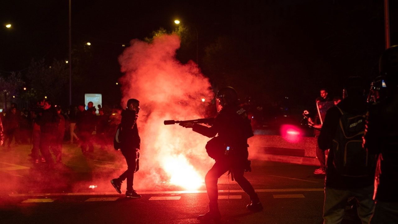 Foto - İspanya'da polisle göstericiler çatıştı! Tren faciası sonrası Madrid karıştı