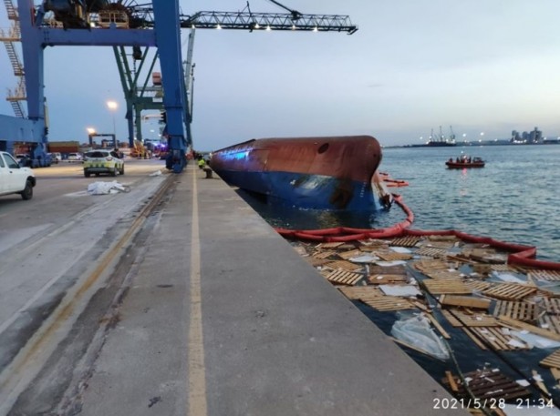 Foto - İspanya'da Türk gemisi battı!