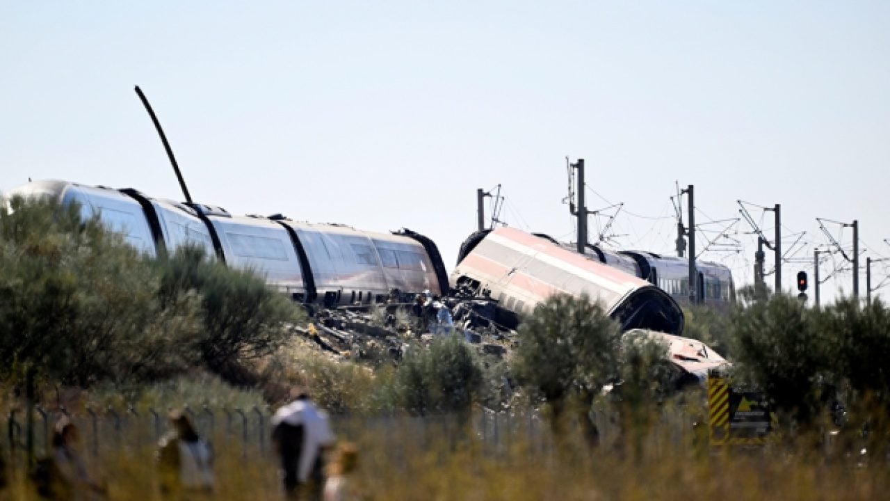 Foto - İspanya'daki kazanın bilançosu ağırlaşıyor: Hızlı tren faciasında ölü sayısı 64'e çıktı