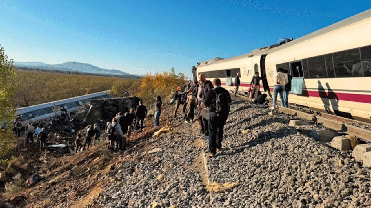 Foto - İspanya'daki kazanın bilançosu ağırlaşıyor: Hızlı tren faciasında ölü sayısı 64'e çıktı