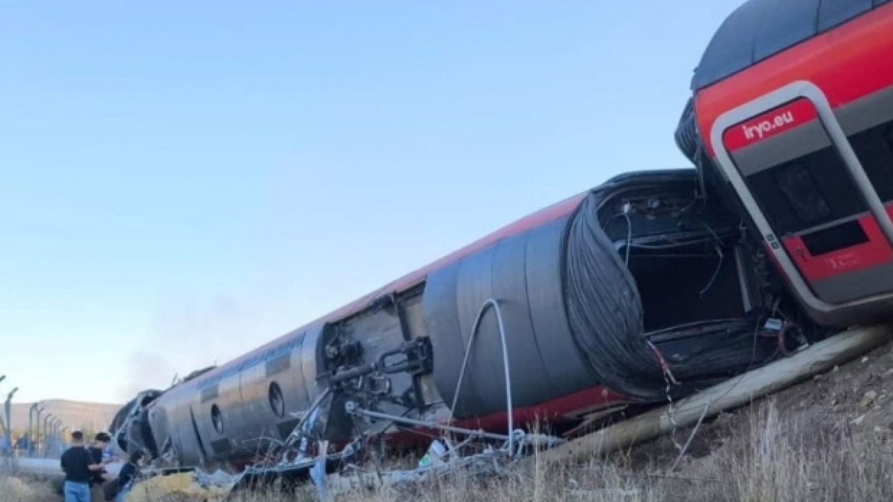 Foto - İspanya'daki kazanın bilançosu ağırlaşıyor: Hızlı tren faciasında ölü sayısı 64'e çıktı