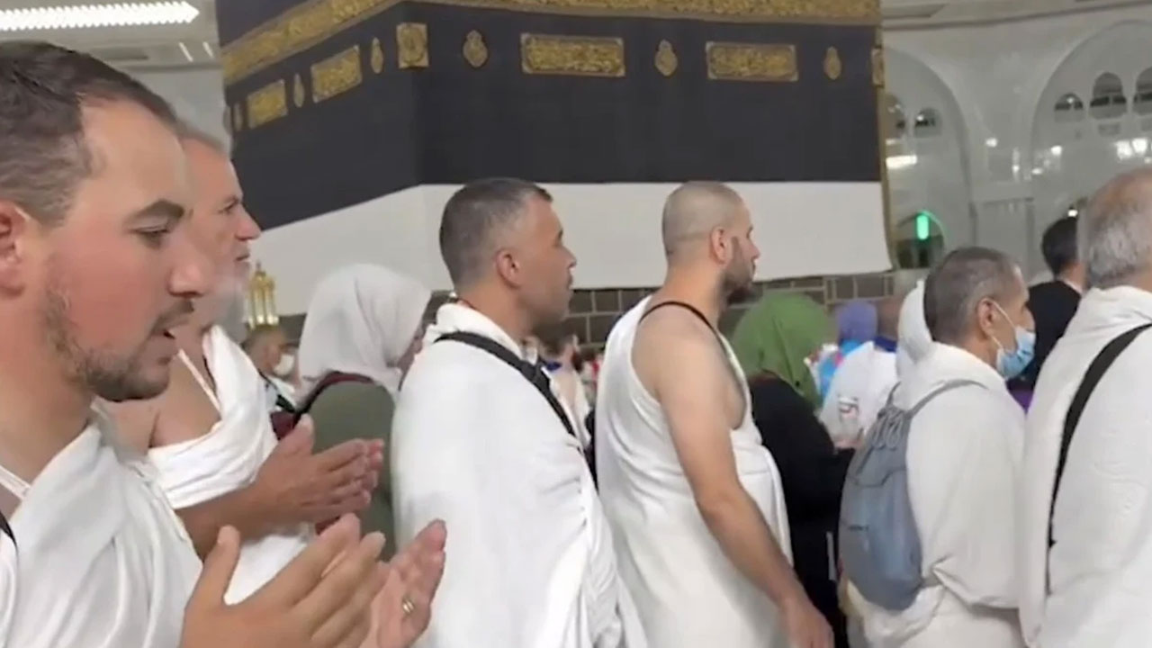 İspanya’dan at sırtında Hacca geldiler