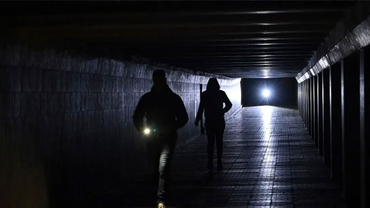 Foto - İspanya'dan sonra bir ülke daha karanlığa gömüldü! Trafik lambaları çalışmıyor tam anlamıyla felaket