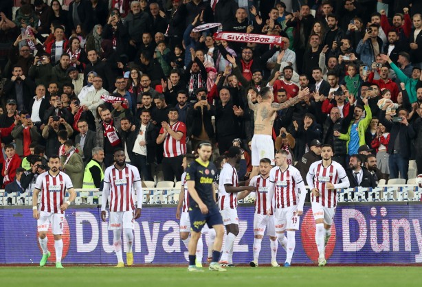 Foto - İspanyol devi onun için geliyor! Kanarya'nın yıldızı sezon sonunda gidiyor... Fenerbahçe'yi sarsacak gelişme...