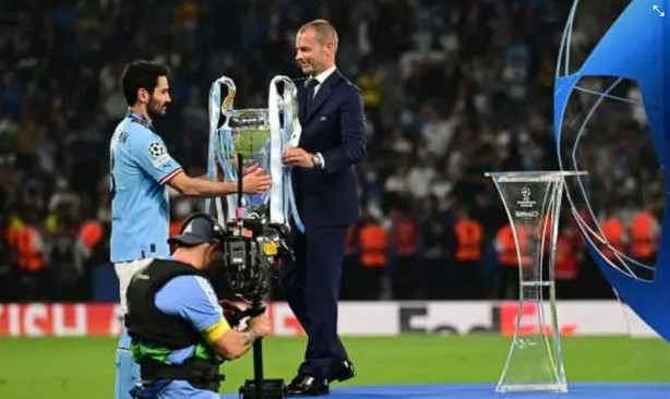 Foto - İspanyol Guardiola alınca çıt yok! Müslümanlar alınca kıyamet kopuyor